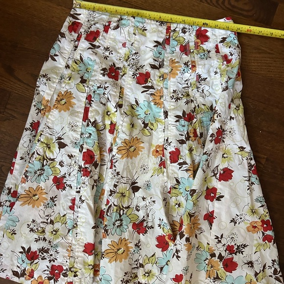 CABI pleated, floral print cotton skirt - Picture 5 of 9